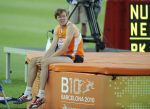 27-07-2010 ATLETIEK:EUROPEAN CHAMPIONSHIPS:BARCELONA
Martin Nuijens ziet het niet meer zitten bij het hoogspringen

Foto: Margarita Bouma
